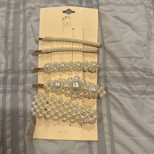 Pearl hair clips